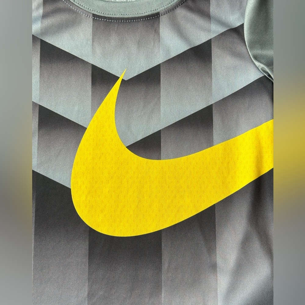 NEW Nike Dri-Fit Short Sleeve Shirt size 4T - Picture 2 of 8